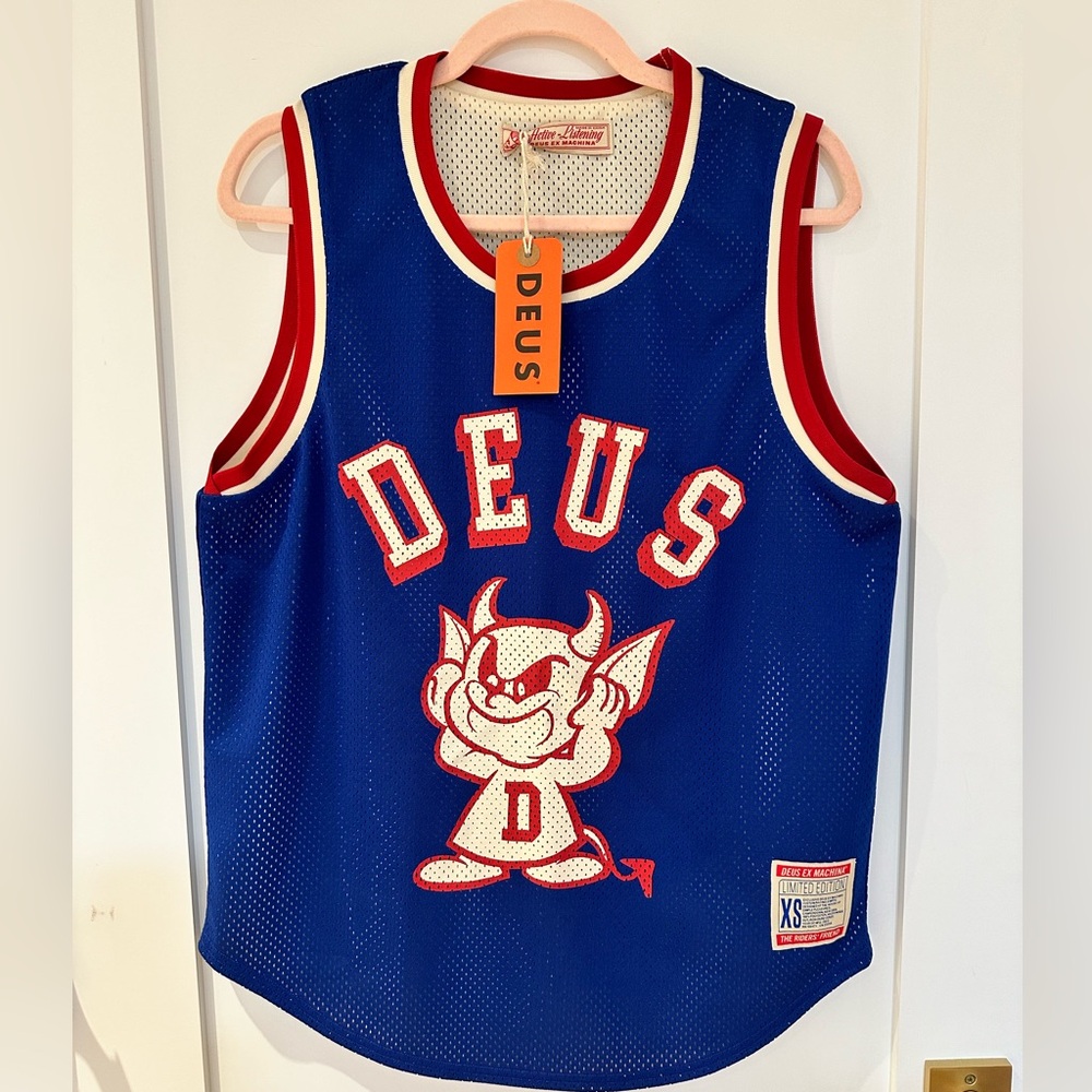 DEUS EX MACHINA BNWT reversible. Sold out everywhere.